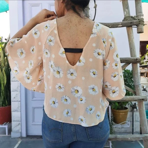 Peach Daisy Print Top with butterfly sleeves - Picture 2 of 2